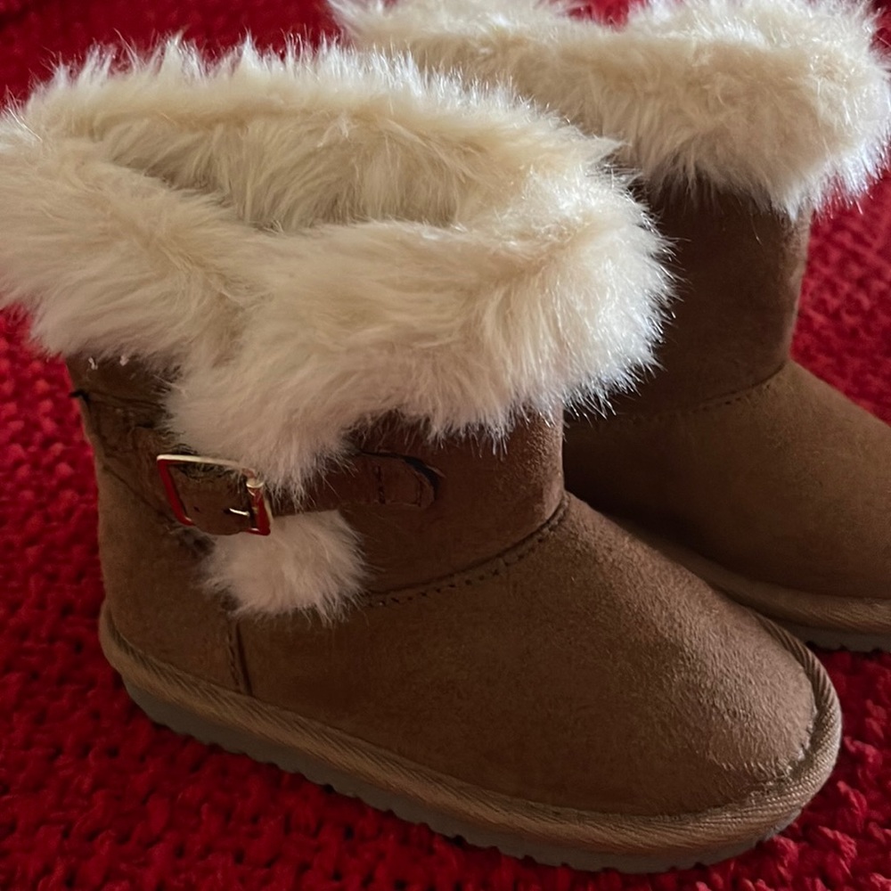 Brown faux fur toddler boots